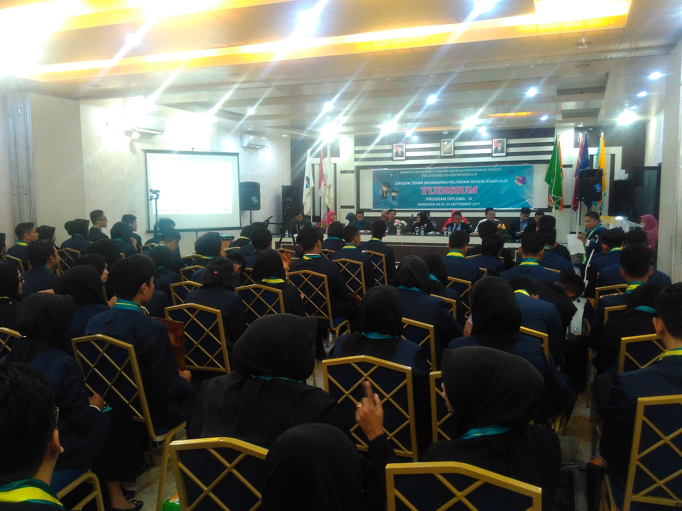 Jurusan TI: 81 Mahasiswa Jurusan Teknik Informatika Polbeng di Yudisium